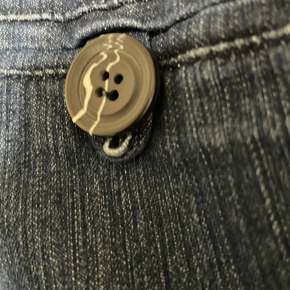 Premium BB Contour Denim Jeans
Shorts - Picture 8 of 9